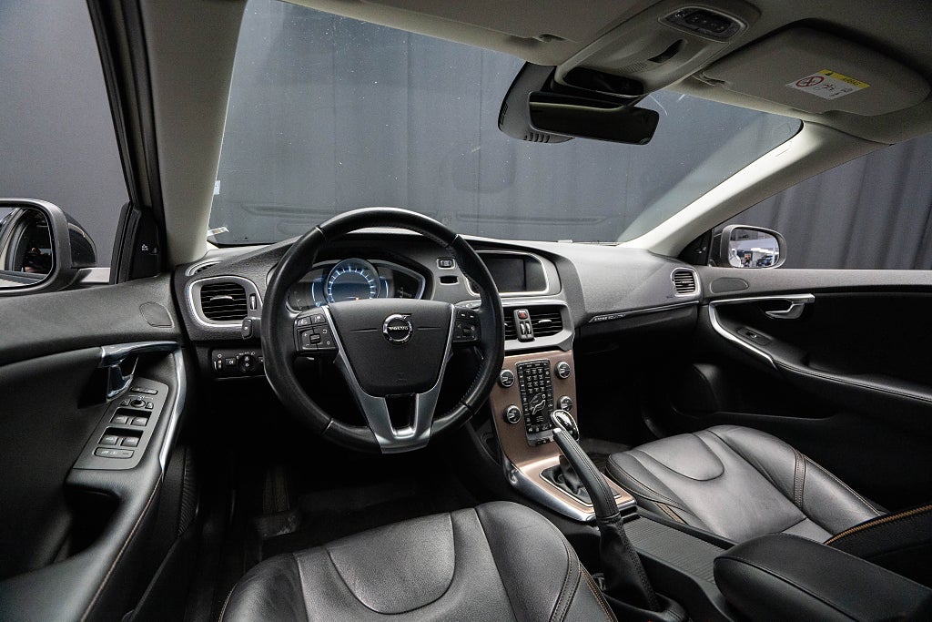 Volvo V40 Cross Country T3 PRO MAX-UTR PANO LÄDER KAMERA DRAG H/K BLIS