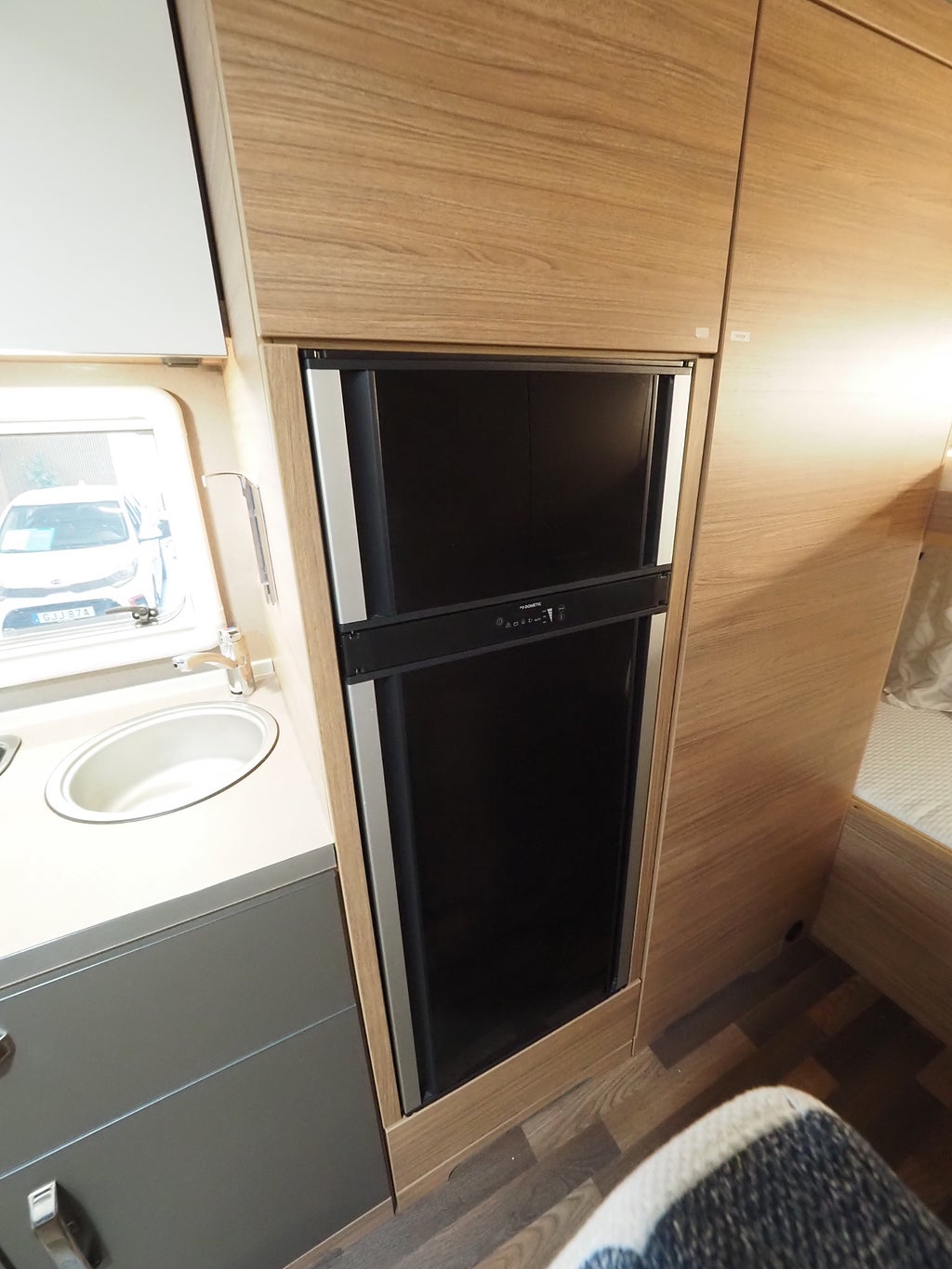 Weinsberg CaraHome 600 DKG AUT I 3500kg I Solcell I 6st Bältade Platser