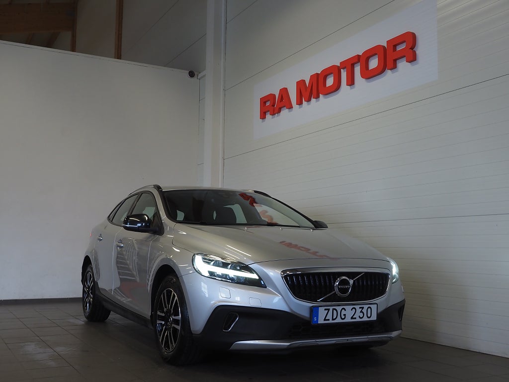 Volvo V40 Cross Country T3 Geartronic Automat 152hk Momentum Navi Värm 2018