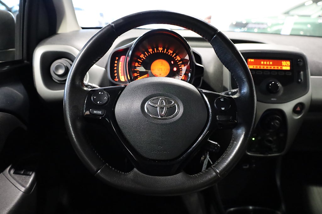 Toyota Aygo 5-dörrar 1.0 VVT-i X-PLAY Touch Blåtand 2015