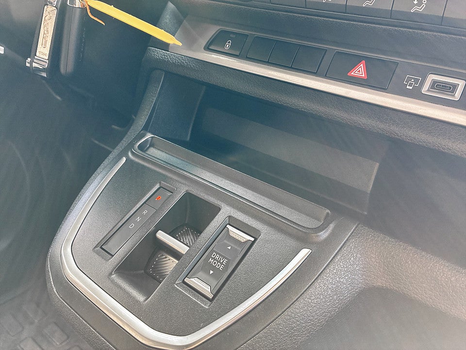 Bild på Citroën SpaceTourer Plus 2.2 BlueHDi 180hk Aut 9-SITS NAVI