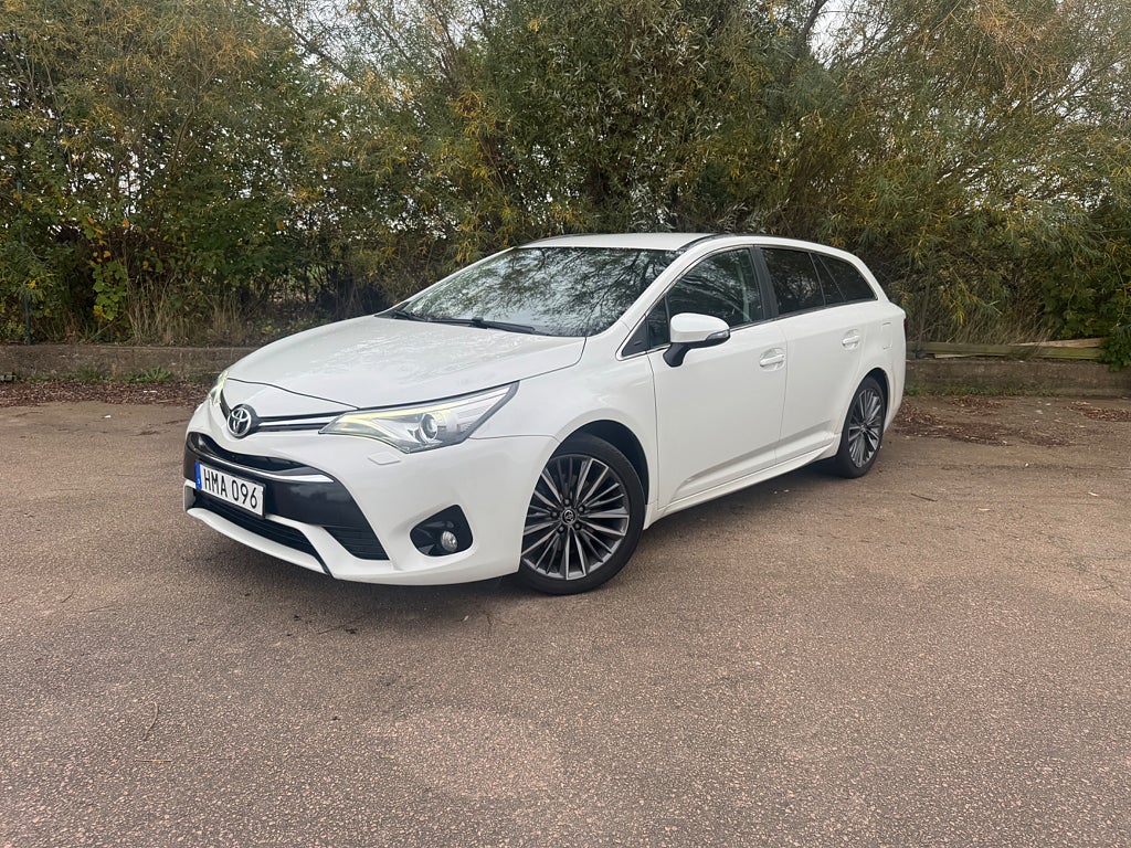 Toyota Avensis Kombi 2.0 D-4D Active+ Drag B-kamera Nya MS