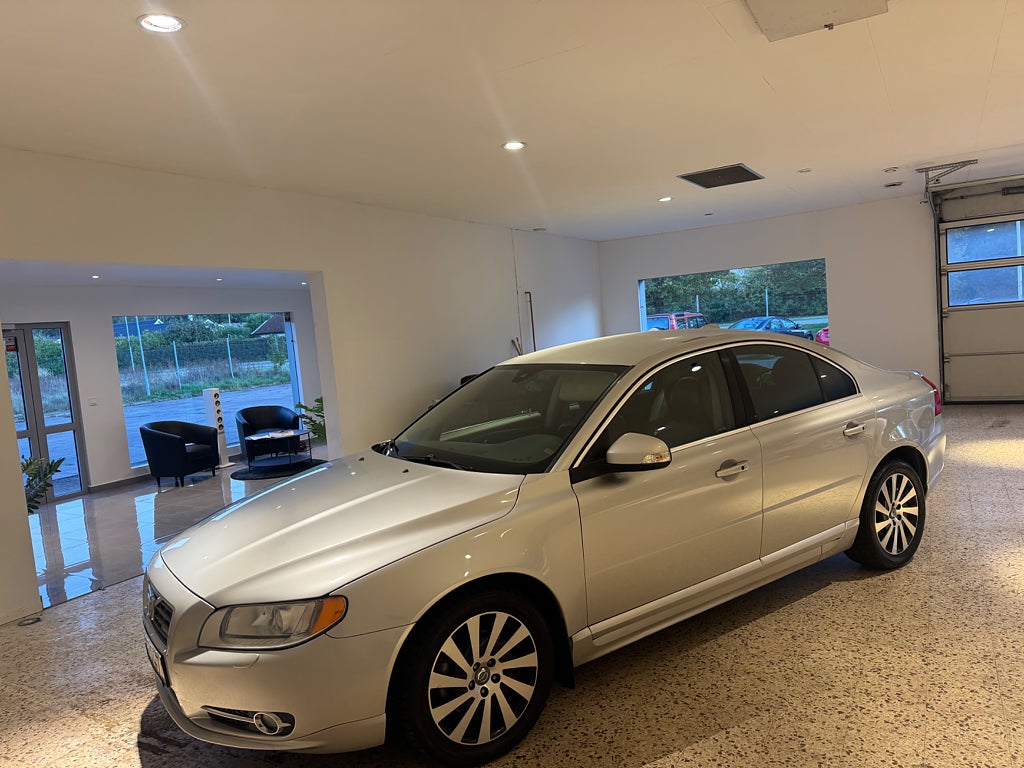 Volvo S80 2.5T Momentum ny Kammrem välvårdad 