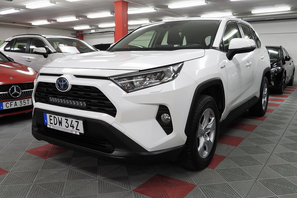 Toyota RAV4 Hybrid AWD-i E-CVT Active SoV Hjul MoK Värme Euro 6