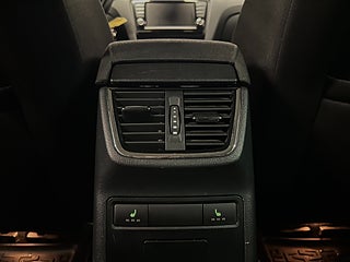 Skoda Octavia Kombi 2.0 TDI 4x4 Businessline Drag/S&V-däck