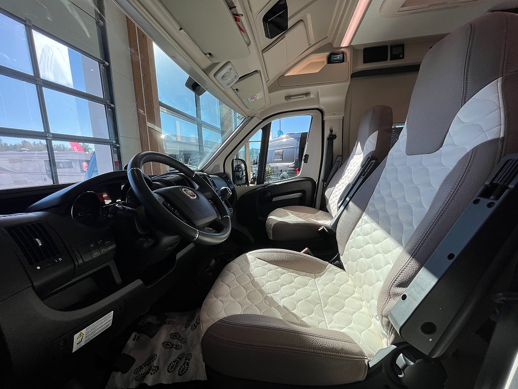 Karmann-Mobil Davis 620 /Solcell/Långbädd/Litium/B-kort/Van - Karmann-Mobil