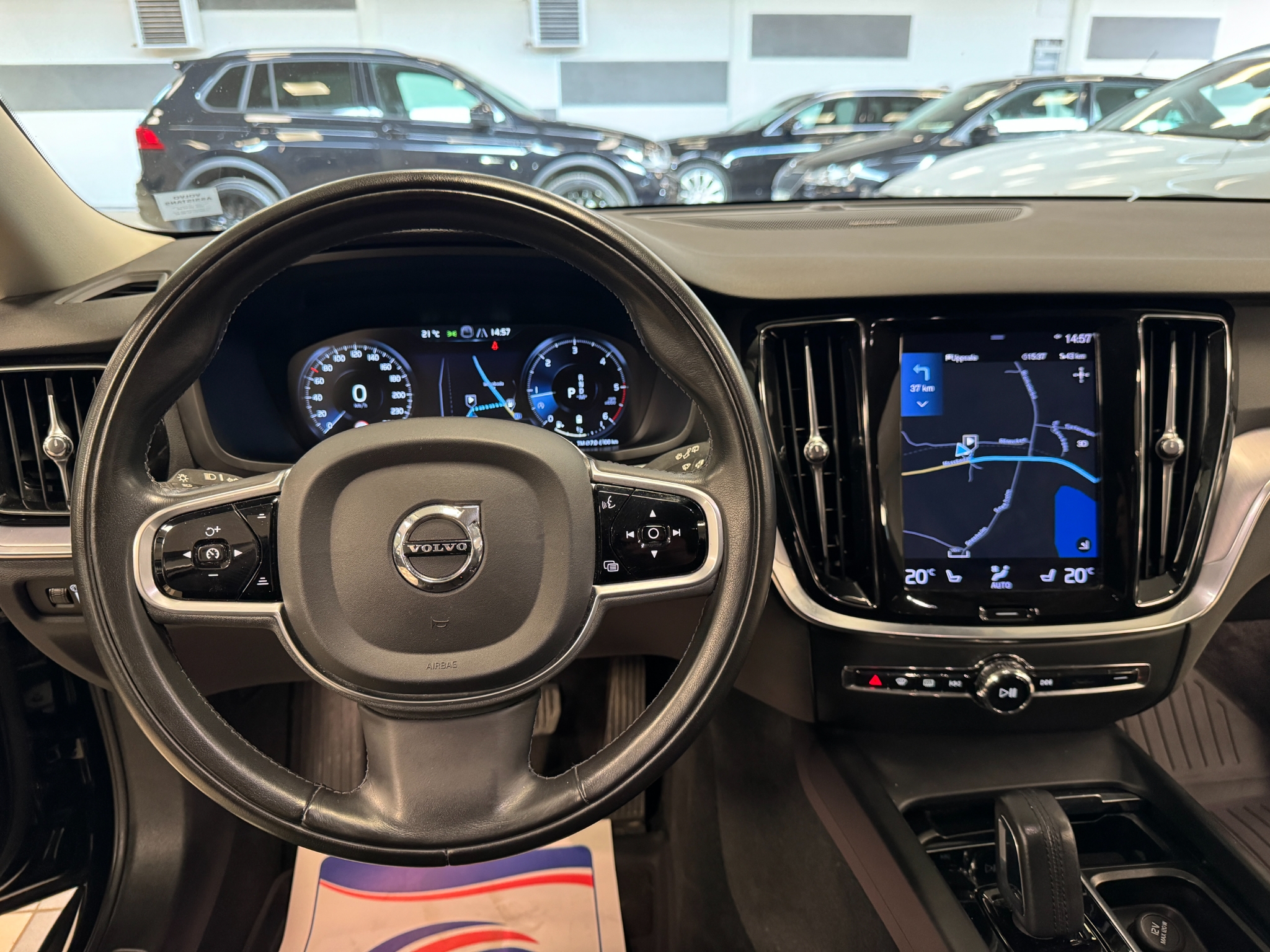 Volvo V60 Cross Country B4 AWD 2021, photo 7/40