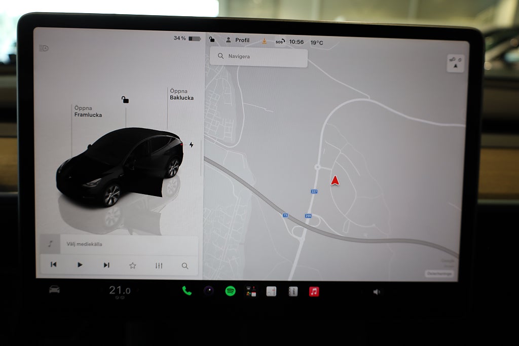 Tesla Model Y Standard Range RWD Navi Kamera Leasbar Drag Pano 2023