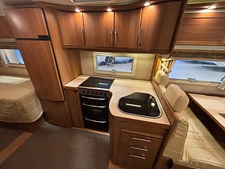 Husbil-halvintegrerad Kabe ROYAL 880 LT 18 av 33