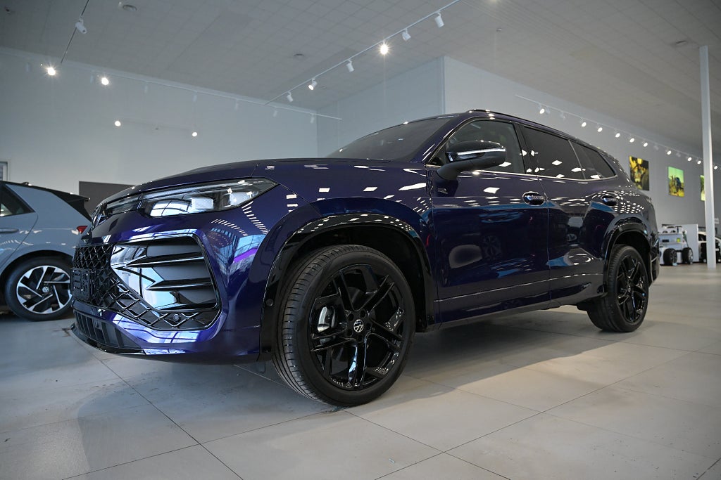 Volkswagen Tayron R-Line *Black Edition*- FULLUTRUSTAD