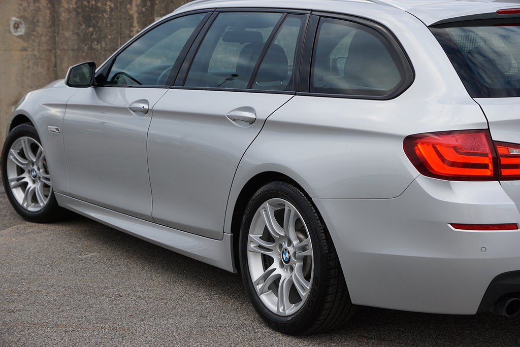 BMW 523I Touring M Sport|1-Ägare|Låga Mil|Värmare|Drag|