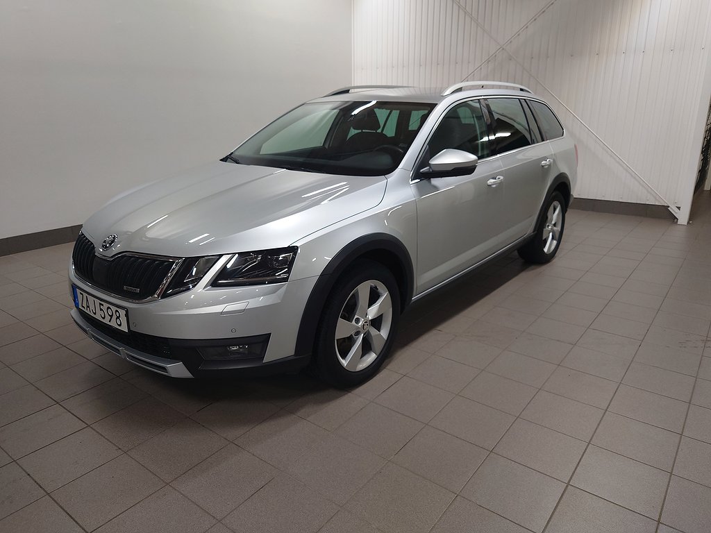 Skoda Octavia Scout TSI 180 Hk 4x4 Premium Drag Navi Värmare