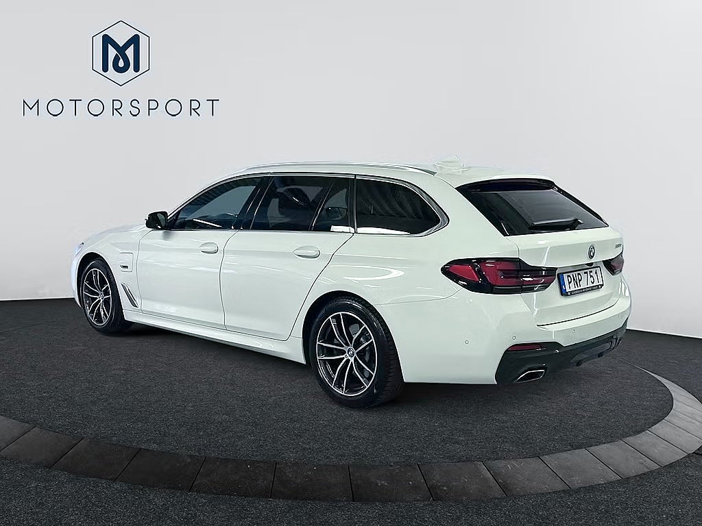 BMW 530e Touring M Sport Ambient Drag Helskinn Navi Kamera bild 9