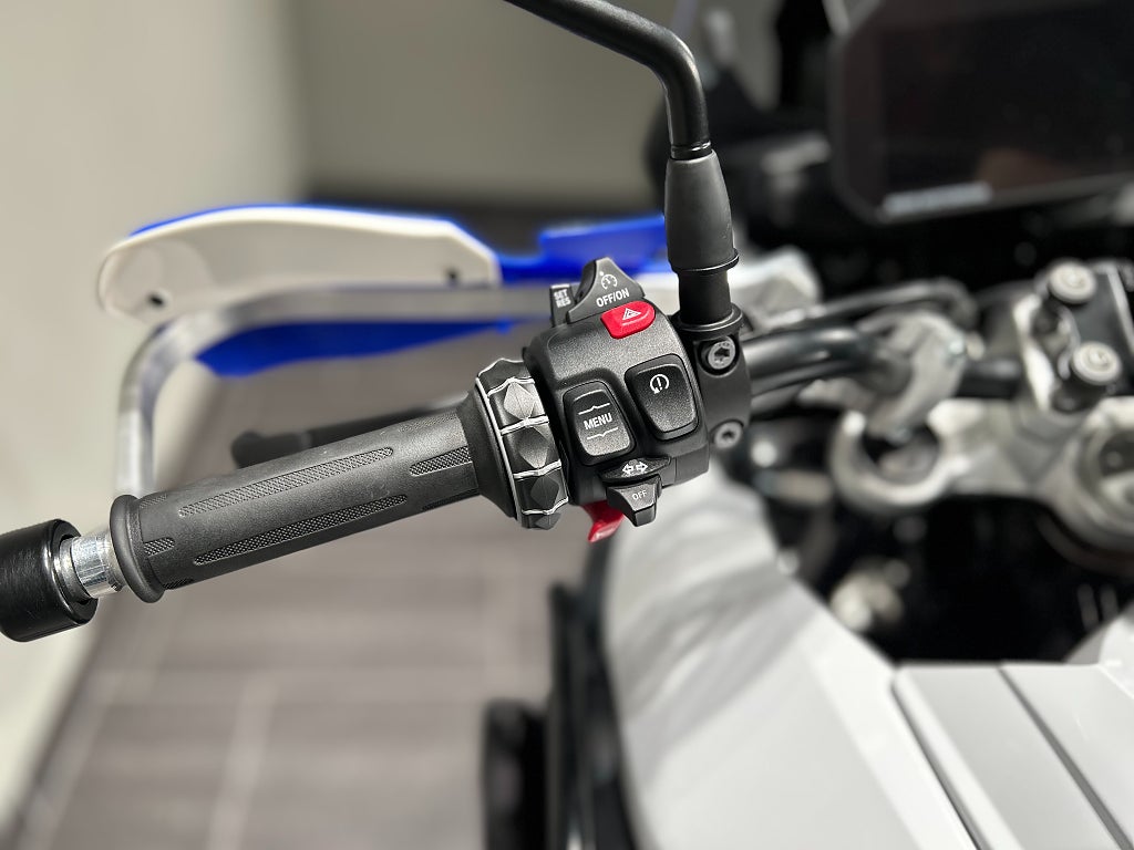 BMW F800GS / Serviceavtal / Toppbox / Chassi-sänkt / Barkbusters