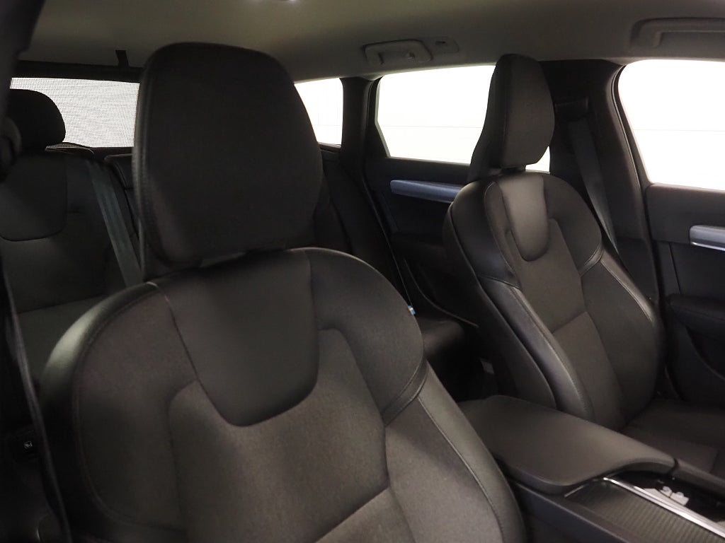 Volvo V90 D4 AWD 190hk Geartronic Momentum SE II | D-värm | Keyless | 2020
