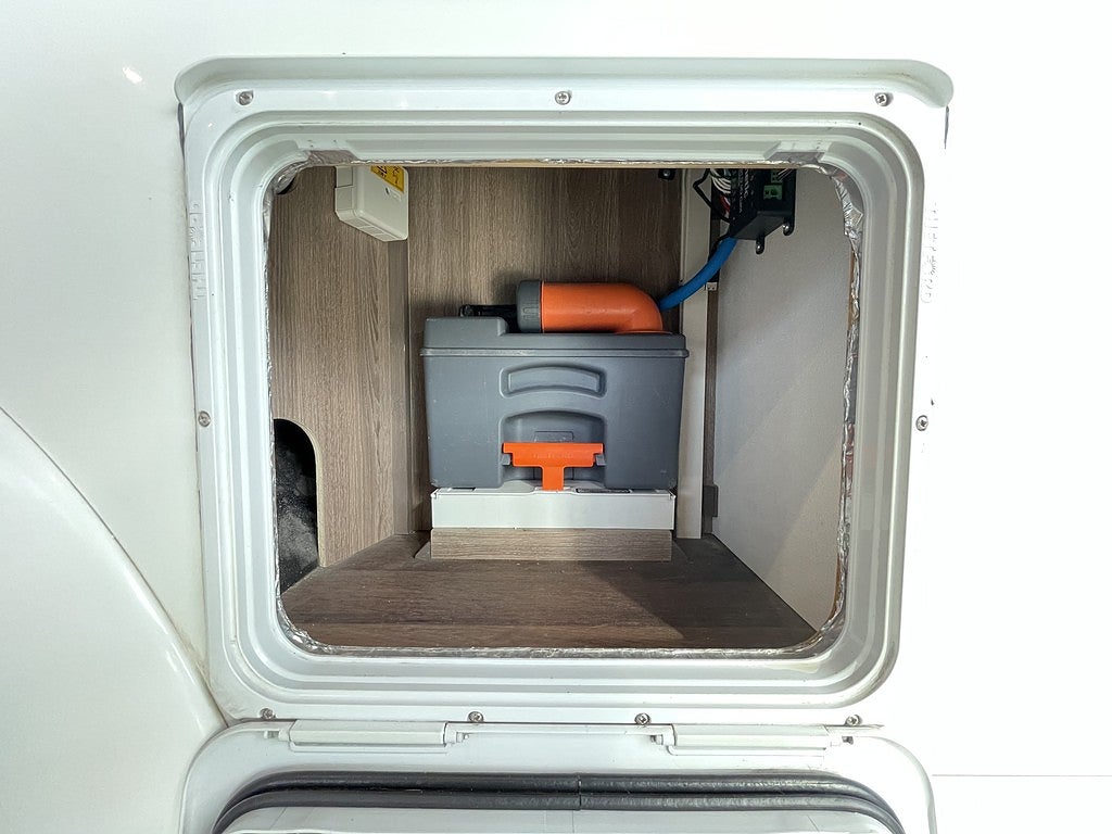 Kabe TMC 740 LGB /ALDE/B-körkort/Solcell/Långbäddar/Garage/Backkamera - Kabe