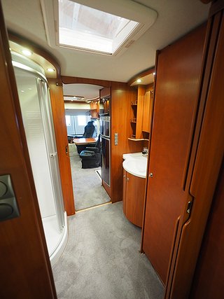 Husbil-halvintegrerad Concorde Charisma 890 LS 12 av 23