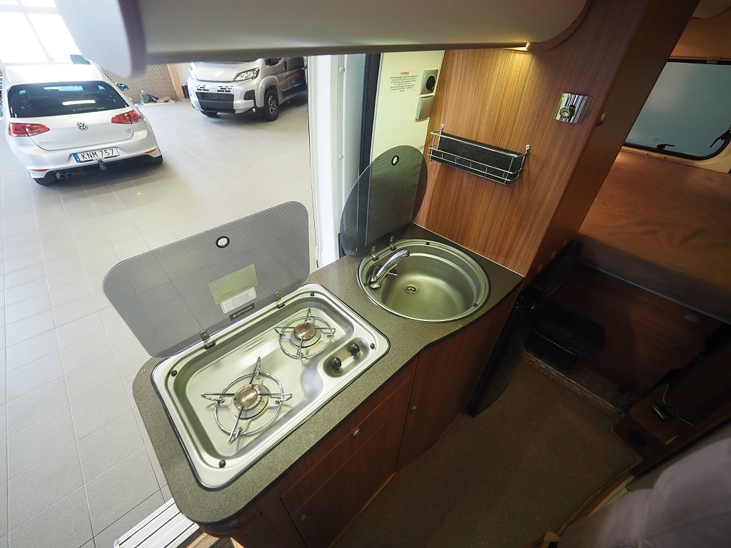 Adria Twin SP 120hk | Markis | Dragkrok | Under 6m | Plåtis 2011