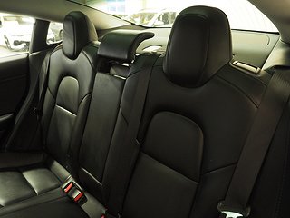 Sedan Tesla Model 3 17 av 21