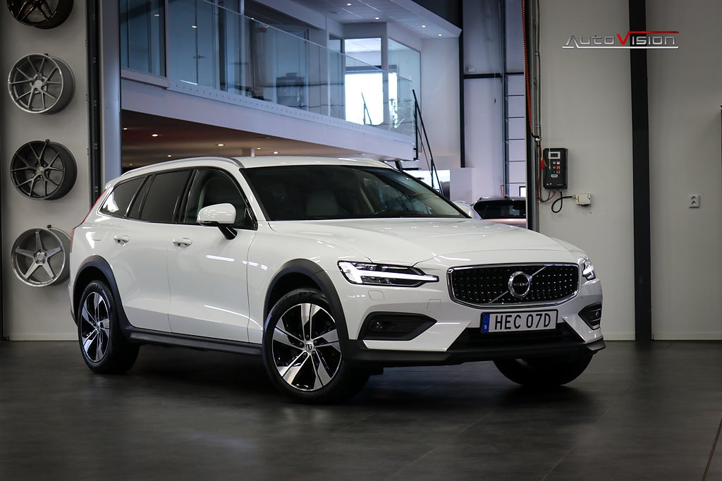 Volvo V60 Cross Country B4 AWD 197hk Advanced | H/K | Kamera | 18