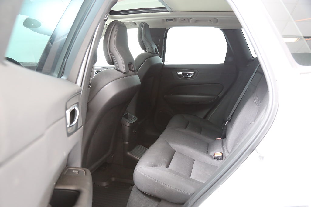 Volvo XC60 T8 Twin Engine AWD Momentum Edt Aut Pano Drag Leasbar 2020