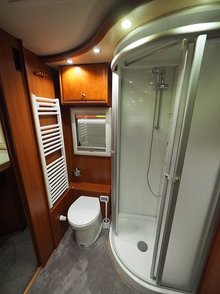 Husbil-halvintegrerad Concorde Charisma 890 LS 8 av 23