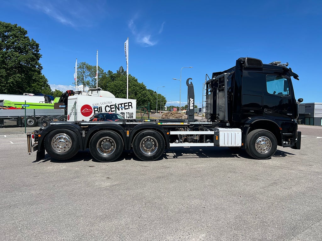 Mercedes-Benz Arocs 3251 Tridem Lastväxlare, Fullt Plogutrustad