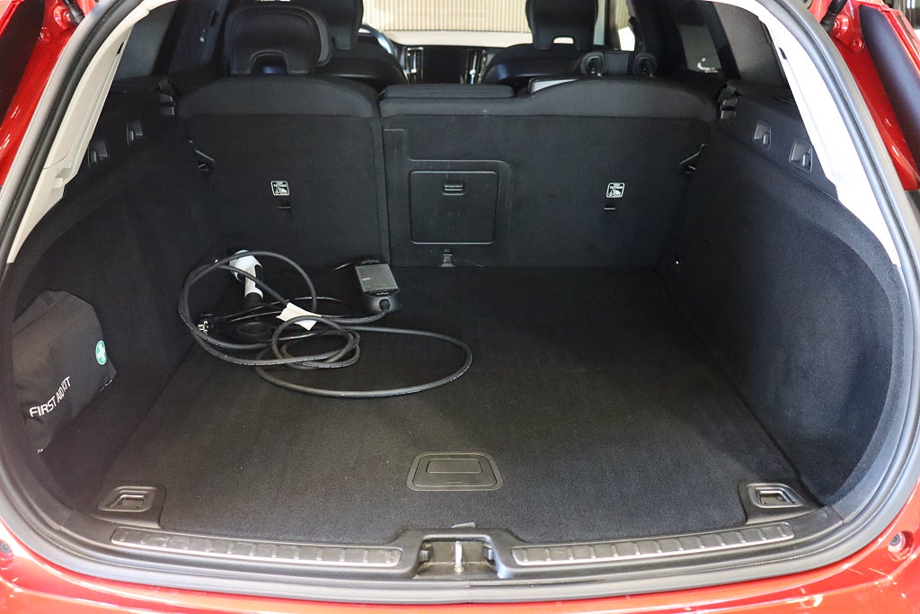 Volvo V60 Recharge T6 AWD Momentum Värmare Drag 340hk