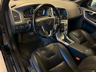 Volvo XC60 D4 AWD Classic Summum Pano/Drag/Skinn/Dvärm/SoV