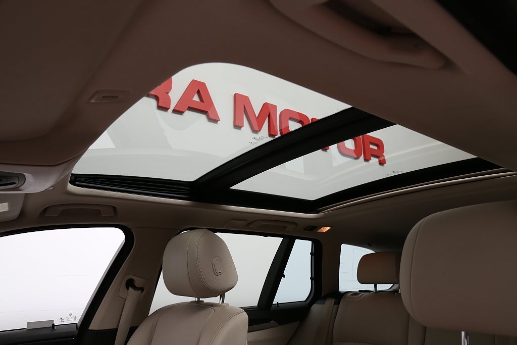BMW 520d xDrive 190hk Touring Aut Panorama l 19" l Dieselvärmare 2017