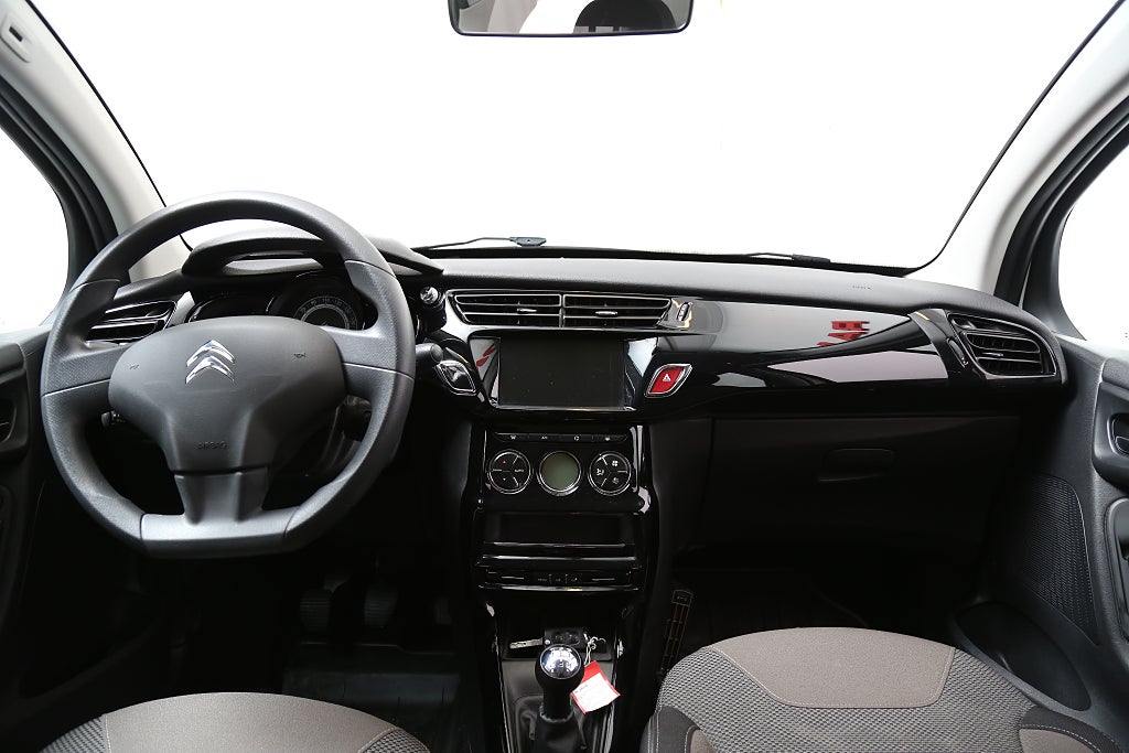 Citroën C3 1,2 VTi 82hk PureTech 5D Pano Nybesikt Motorvärmare 2015