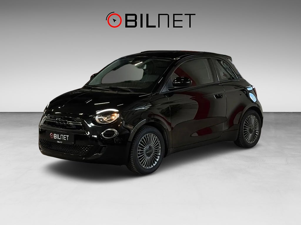 Fiat 500 e 42 kWh Long Range / Svart Metallic 4-sits Carplay