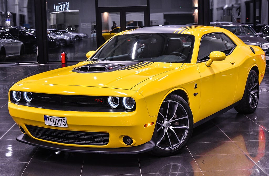 Dodge Challenger 6.4 V8 HEMI SHAKER Yellow Edition|Sportavga