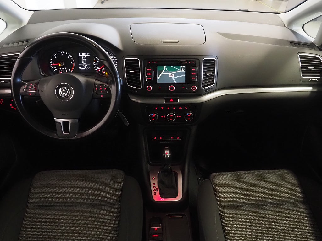 Volkswagen Sharan 7-sits 2.0 TDI 140hk Pano Drag Navi Kamera 2014