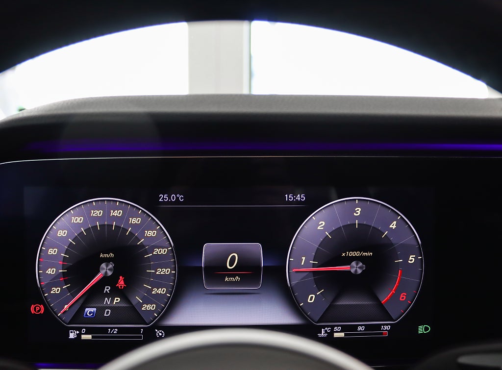 Mercedes-Benz E 220 d 4MATIC Widescreen Burmester Night Värmare Navi