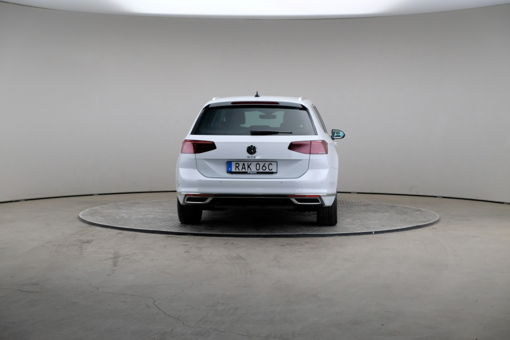 Volkswagen Passat 2023, kuva 2/10