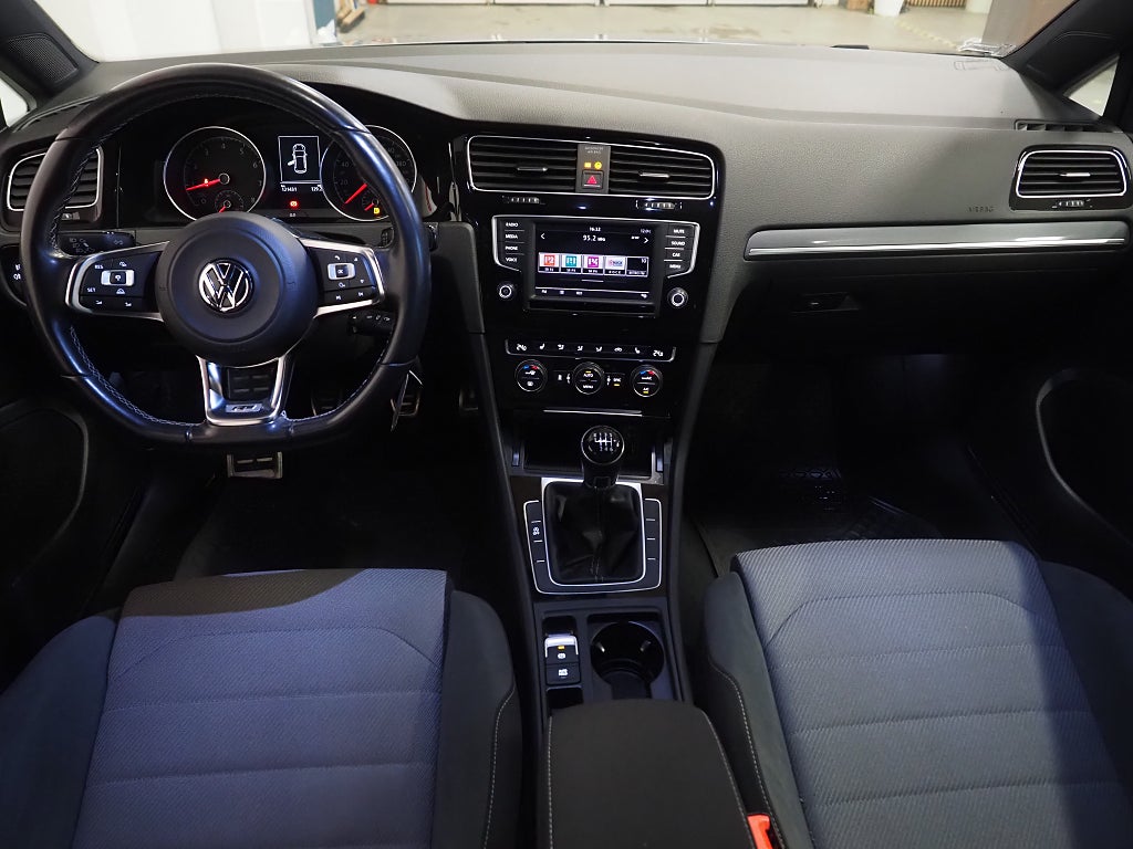 Volkswagen Golf 1.4 TSI 150hk GT R-Line Parkeringsvärmare ACC 2016