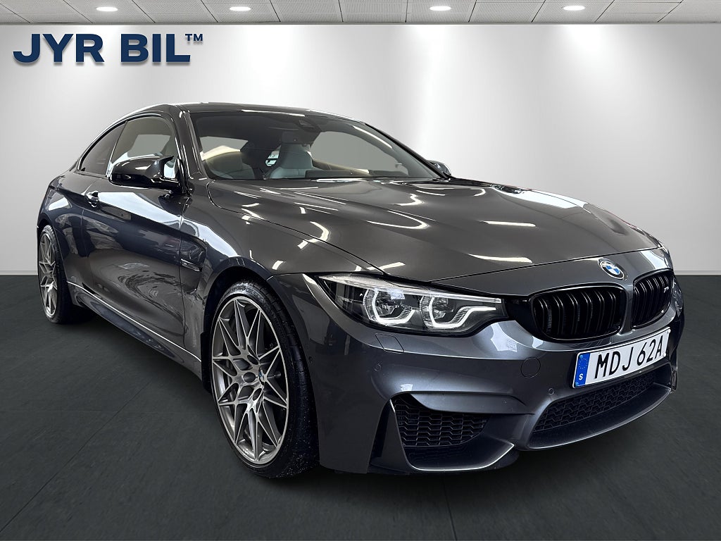 BMW M4 Competition Coupé Drivelogic Kolfiber / HuD / Fullutr