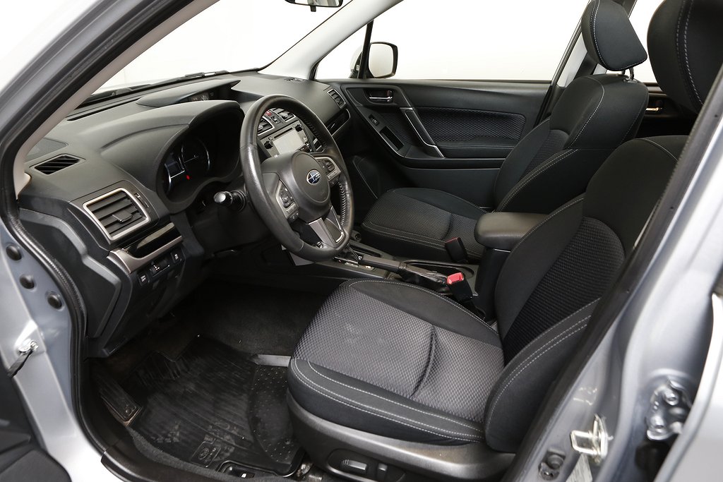Subaru Forester 2,0i 150hk XS Aut AWD Pano Motorv Dragkrok 2018