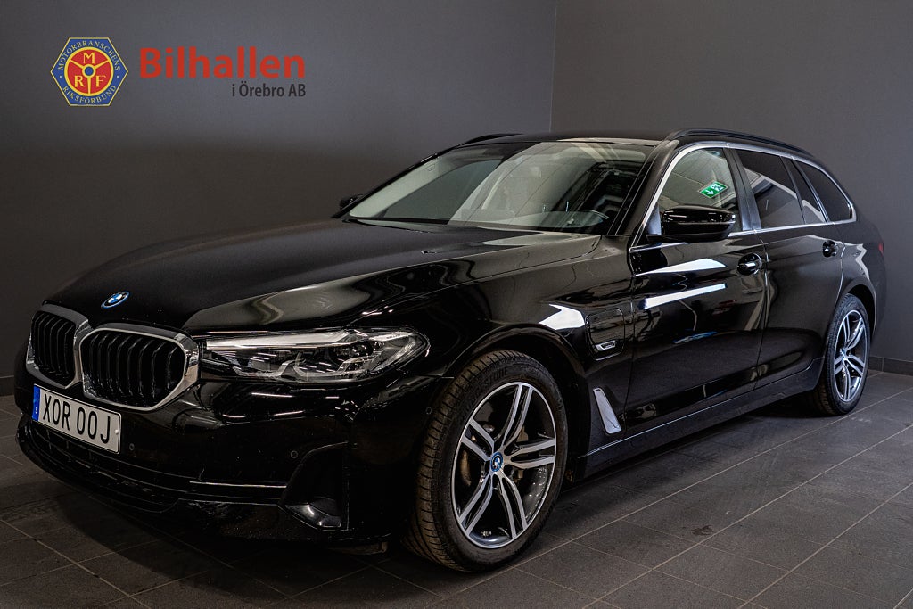 BMW 530e xDrive Touring Kamera Dragkrok Navigation Keyless Läder