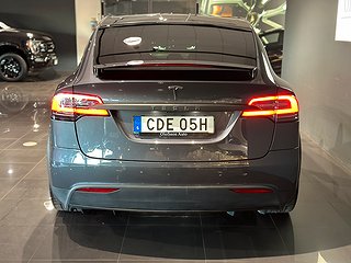 SUV Tesla Model X 5 av 15