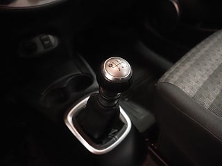 Halvkombi Toyota Yaris 19 av 19