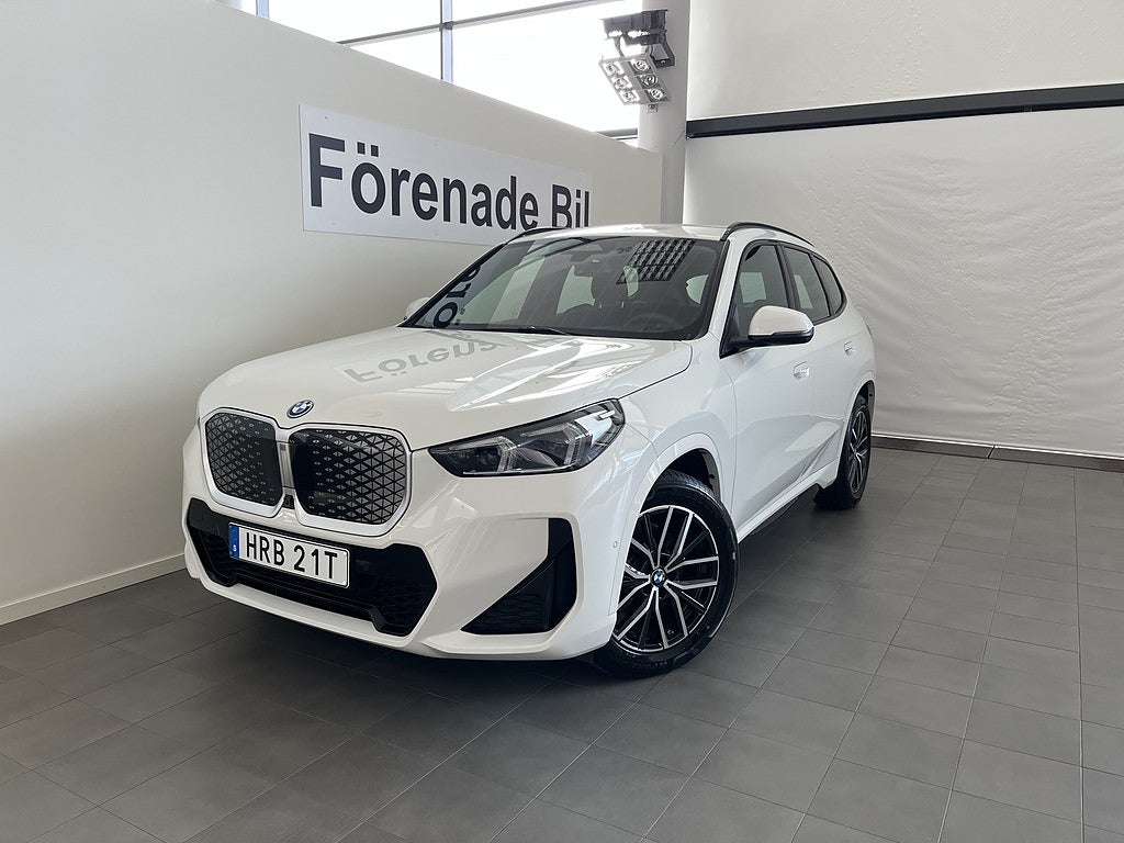 BMW iX1 eDrive20 M Sport Drag HiFi Elstolar Head-Up Rattvärme 