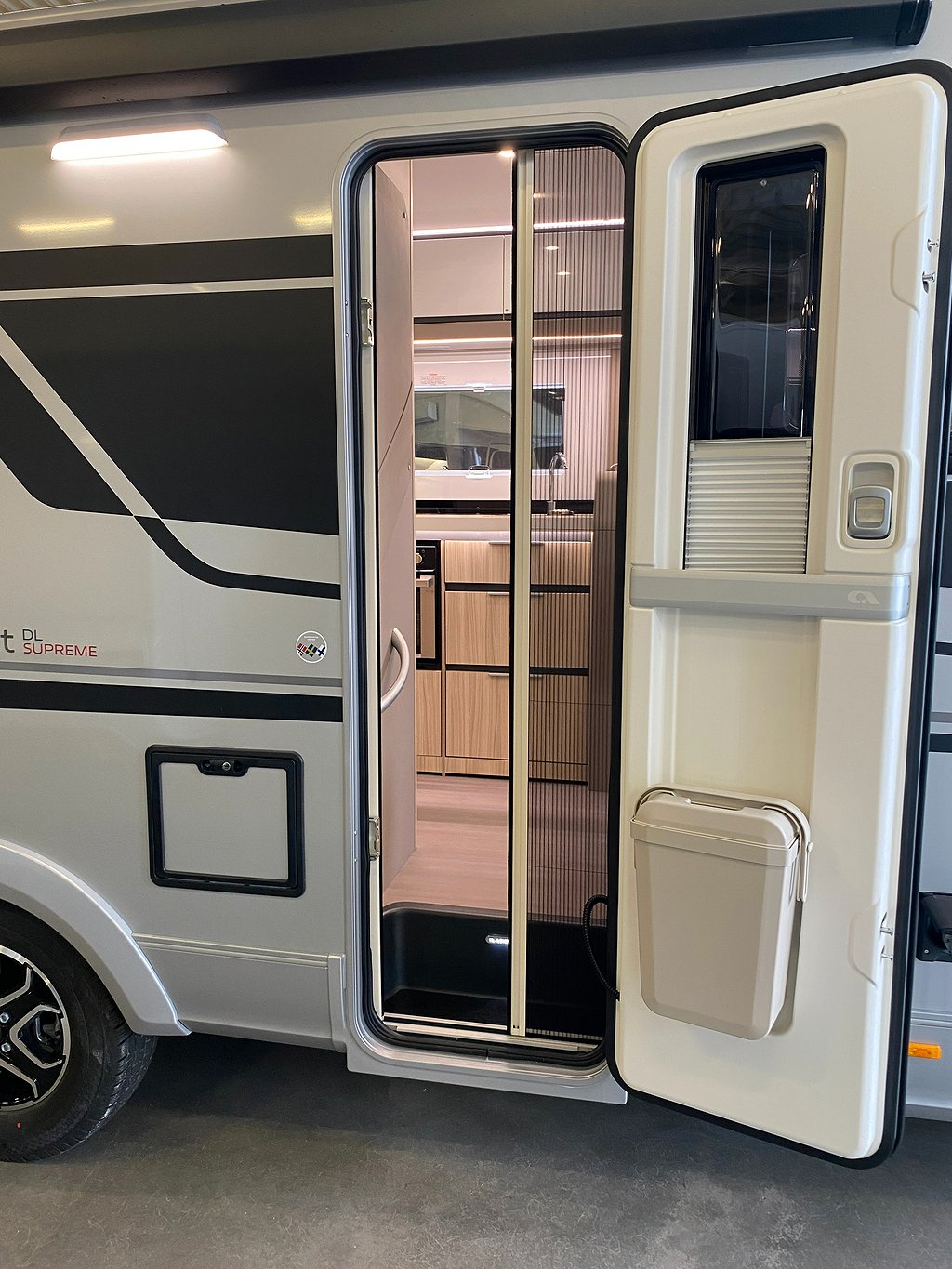 Adria Compact Supreme DL / B-körkort / Automat / Låg skatt - Adria