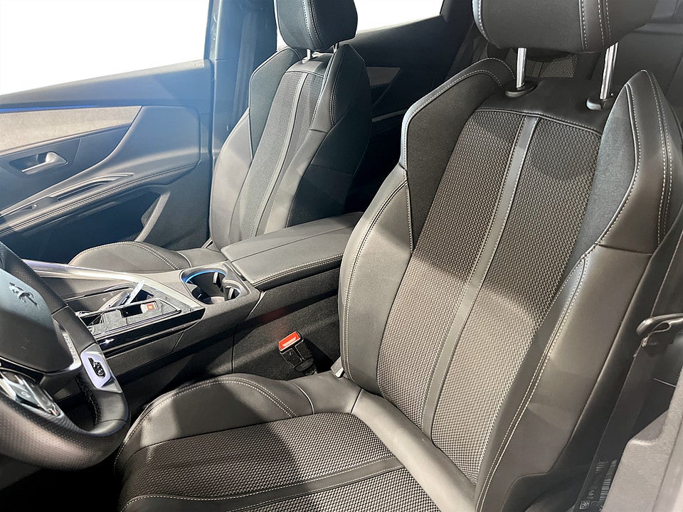 Bild på Peugeot 3008 GT 1.2 PT 130hk Aut B-KAMERA CARPLAY