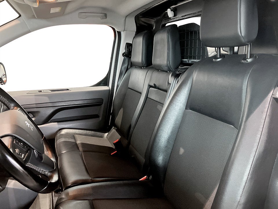 Bild på Peugeot Expert PRO+ 2.0 BHDi 122hk L3H1 P-SENSORER DRAG