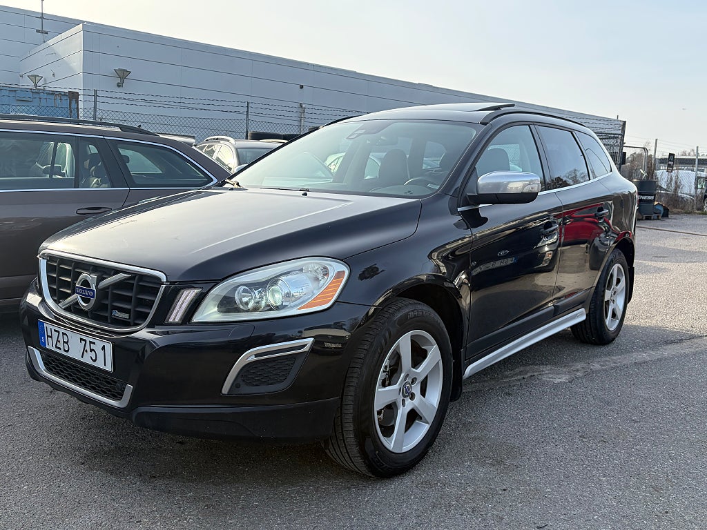 Volvo XC60 D5 205hk AWD Geartronic R-Design / Panorama / Nyservad