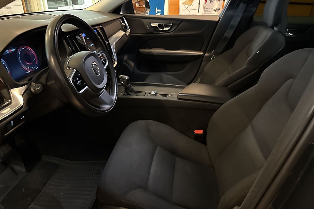 Volvo V60 D3 AWD Automat Momentum Navi Drag Kamera Värmare miniatyr 6