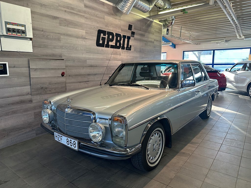 Mercedes-Benz W114 200 95hk Automat | Svensksåld 