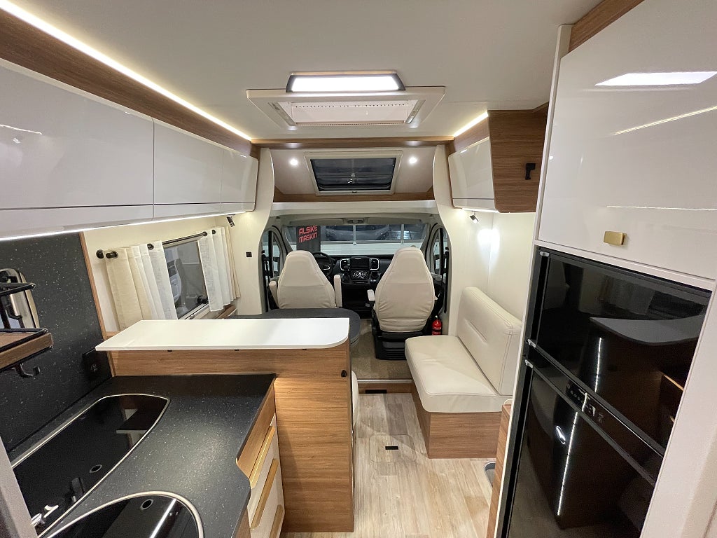 Pilote P 740 GJ / Solcell / B-körkort / Automat /  - Pilote